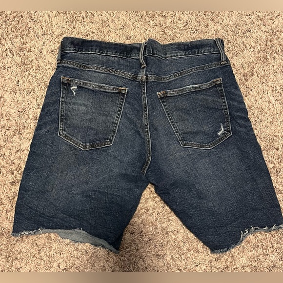 Old Navy Men’s Slim Built In Flex Jean Shorts - Size 32 - Picture 5 of 5